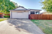 Building Photo - 4718 Poppy Dr E