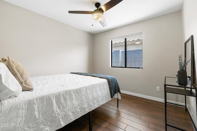 Building Photo - 3243 E Hononegh Dr