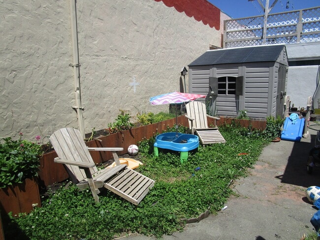 Building Photo - 1927 Barrett Ave