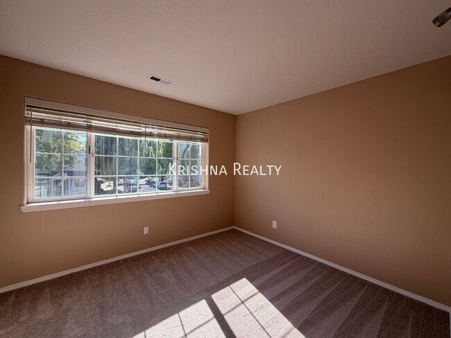 Building Photo - 16729 NW Oak Creek Dr