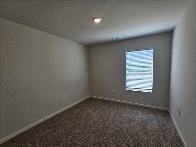 Building Photo - 27 Berryville Dr