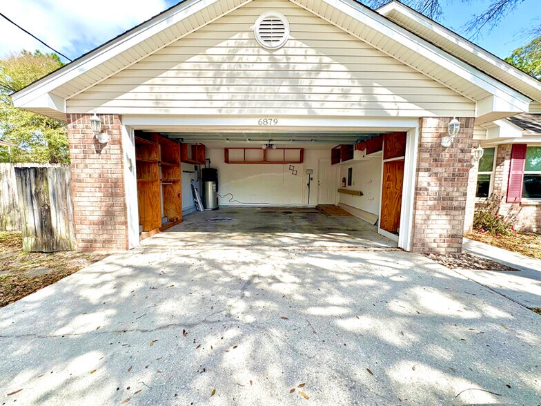Building Photo - 6879 Cedar Ridge Cir