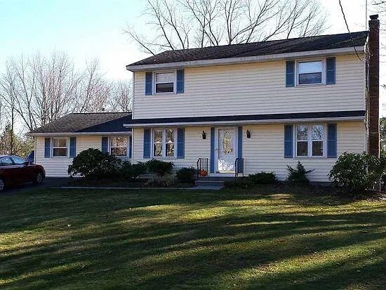 Primary Photo - 3 Leslie Ct