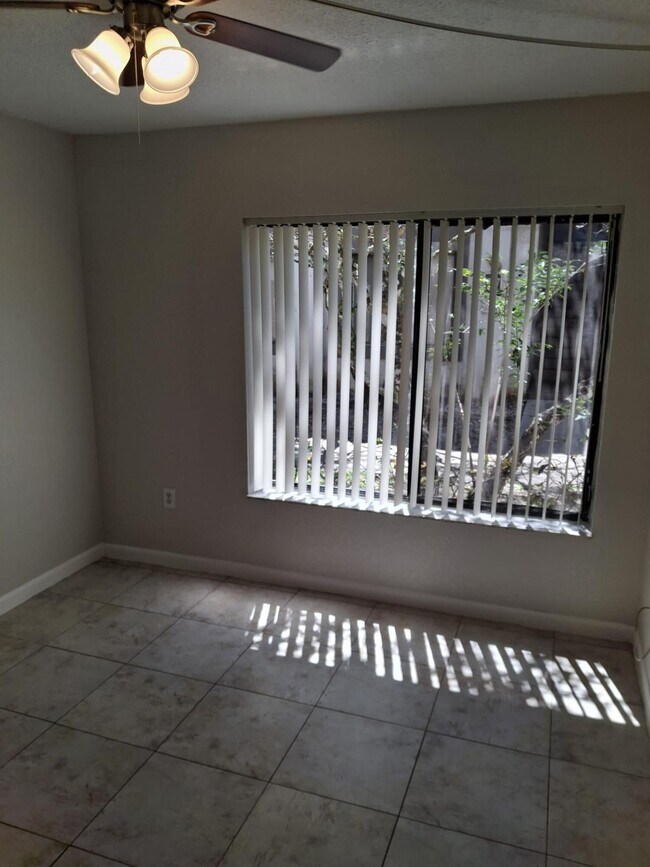 Building Photo - 3238 Coral Lake Ln