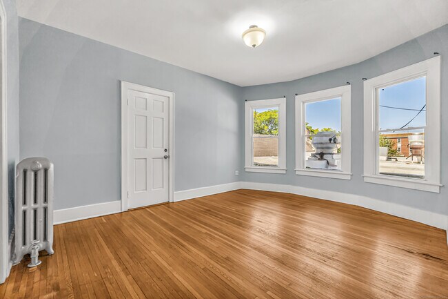 Building Photo - 2679 Fairfield Ave