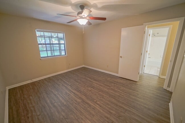 Building Photo - 2 bed 2 bath Sublease
