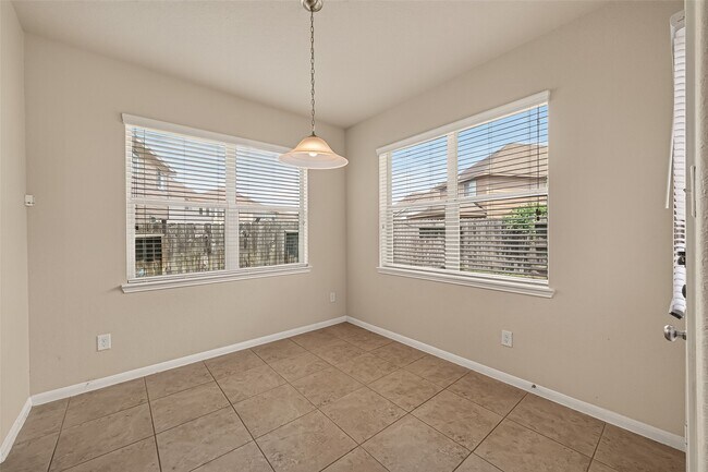 Building Photo - 3327 Fairmont Hills Ln