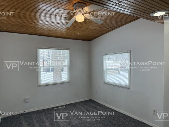 Building Photo - 917 Merrill St