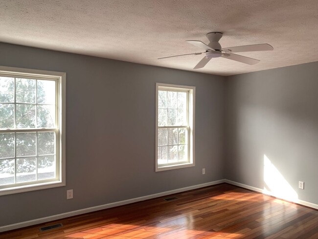 Building Photo - Ashwood Townhomes in Forest Area