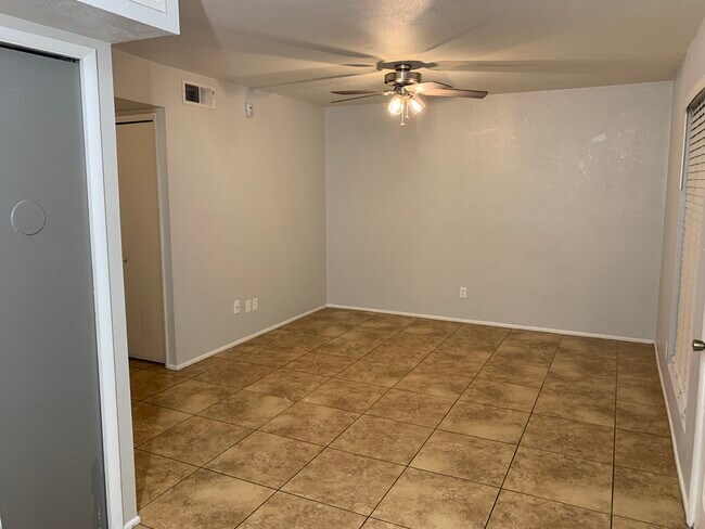 Building Photo - 11350 W Tennessee Ave