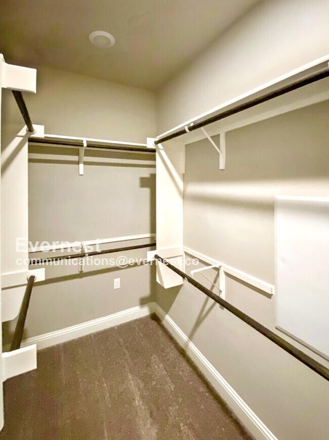 Building Photo - 8800 Jodie Ln