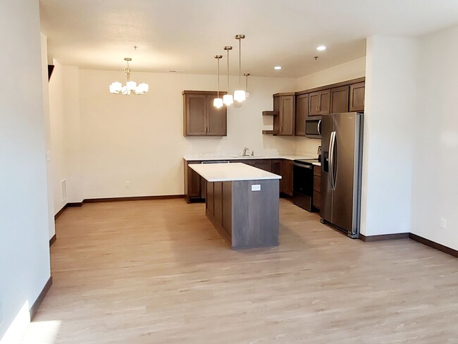 Building Photo - 3 Bed 2.5 Bath Townhome!