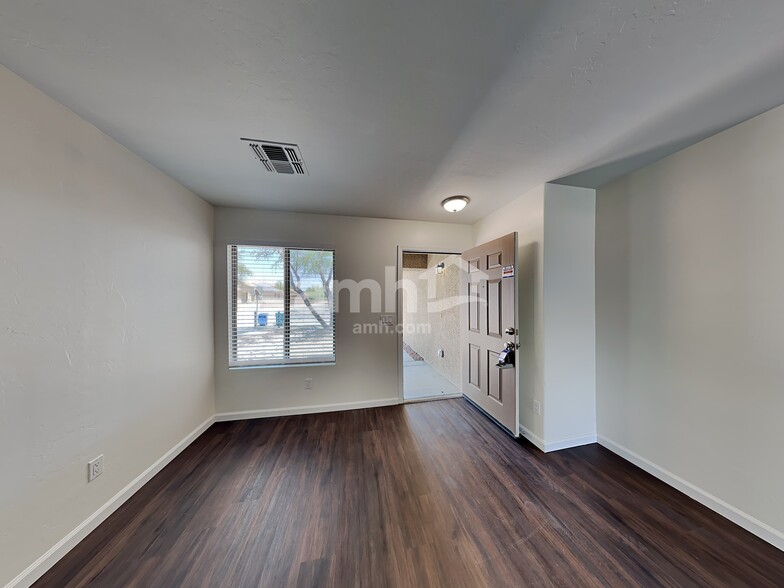 Building Photo - 729 W Firehawk Dr