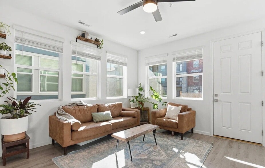 Building Photo - 1928 Rosen Dr