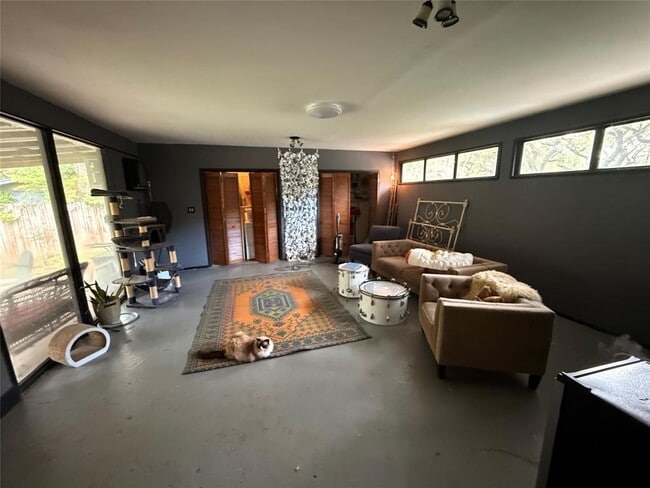 Building Photo - 1205 Fieldcrest Dr