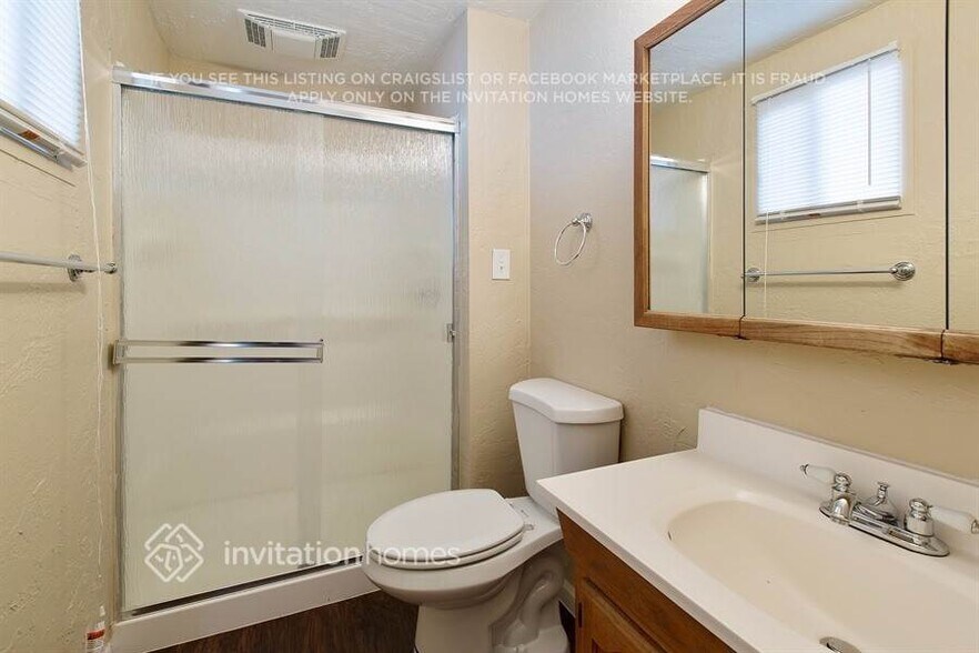 Building Photo - 7250 W Glenrosa Ave