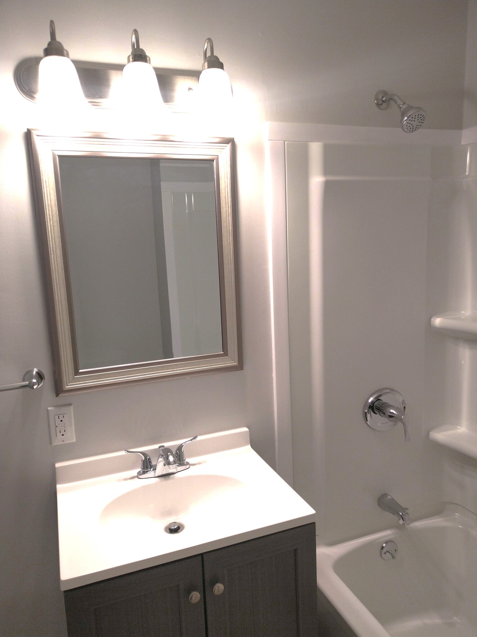 All new fixtures in bathroom - 1312 SW Glendale Dr