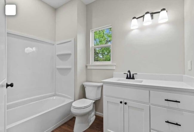 Building Photo - 423 S Wyandotte Ave