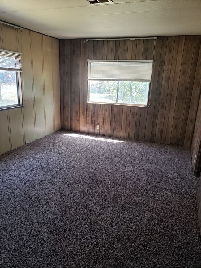 Building Photo - PRIVACY!!!  2 Bed 2 bath mobile home on ac...