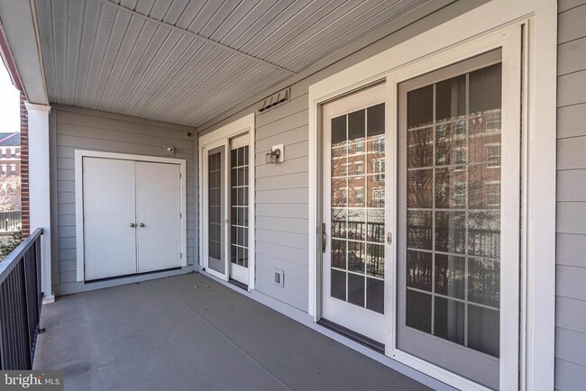 Building Photo - 705 Captains Way
