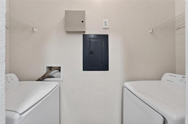 Building Photo - 5611 Legacy Crescent Pl