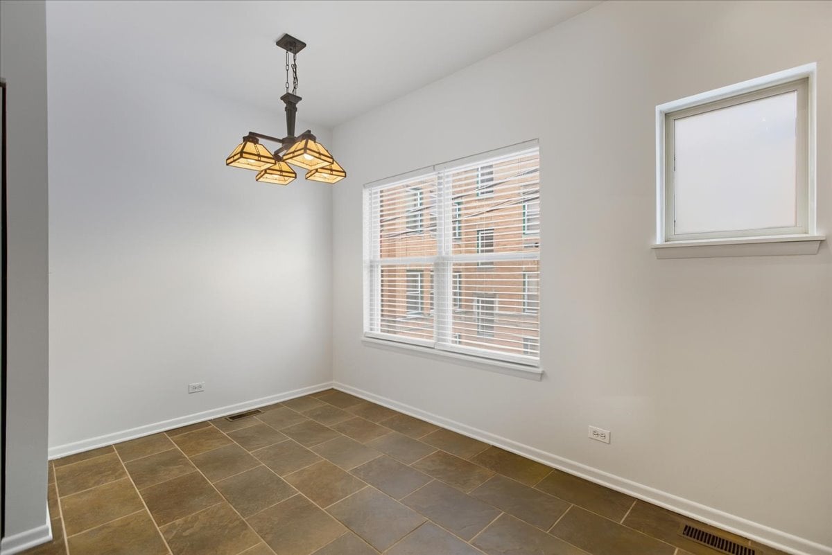 Building Photo - 4530 S Woodlawn Ave