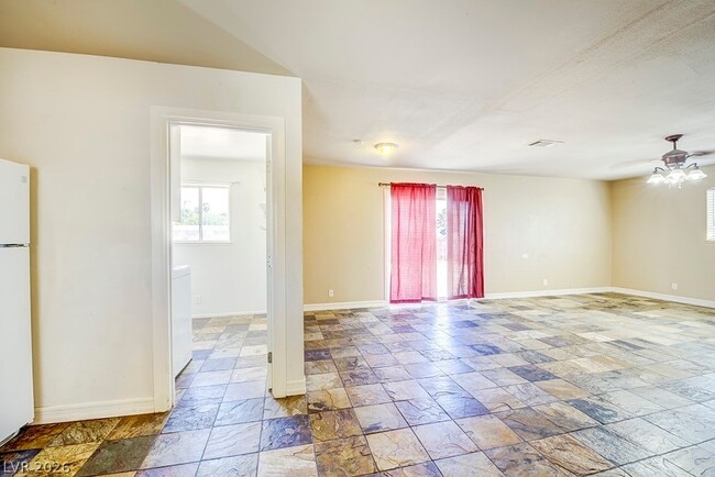 Building Photo - 3990 E Syracuse Dr