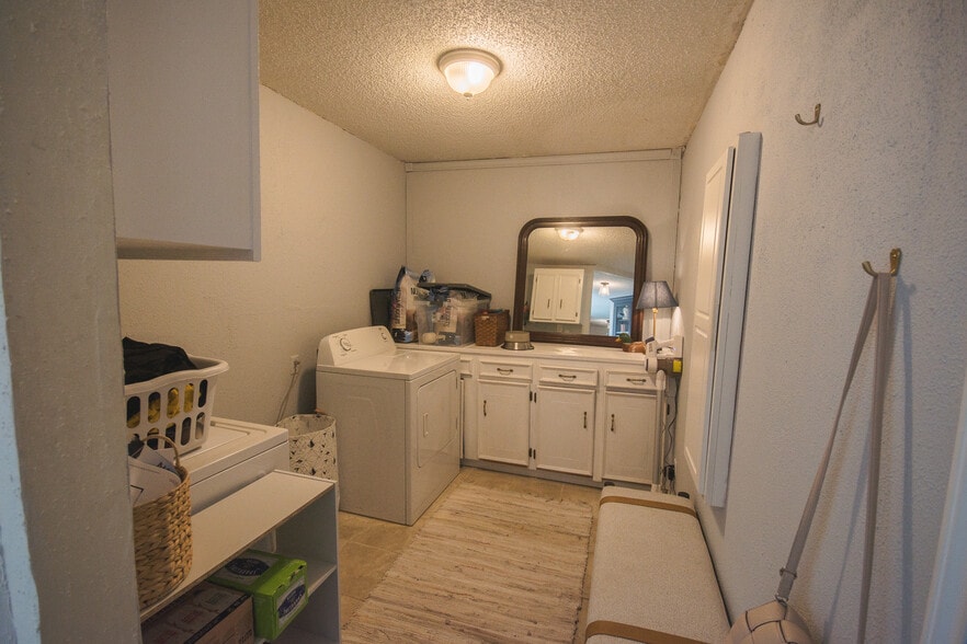 Building Photo - 2334 Babalos Ln
