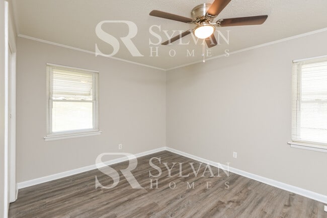 Building Photo - Prepare to fall in love with this 4 bedroom, 2 bathroom home