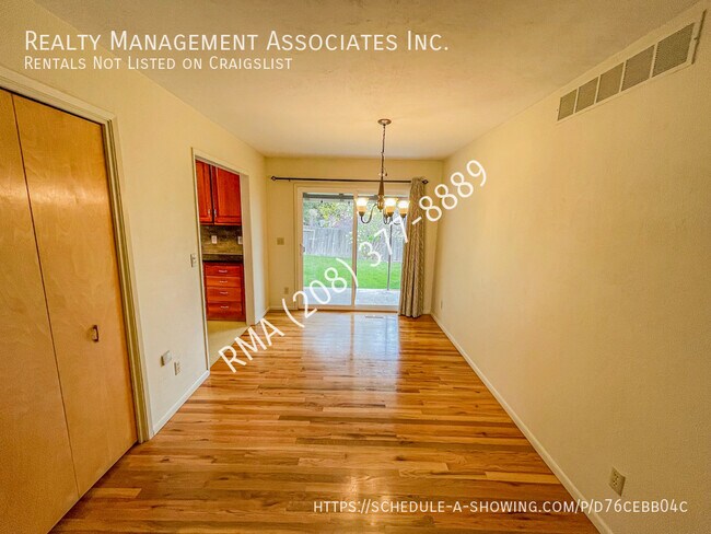 Building Photo - 2360 S Ridgeview-Way