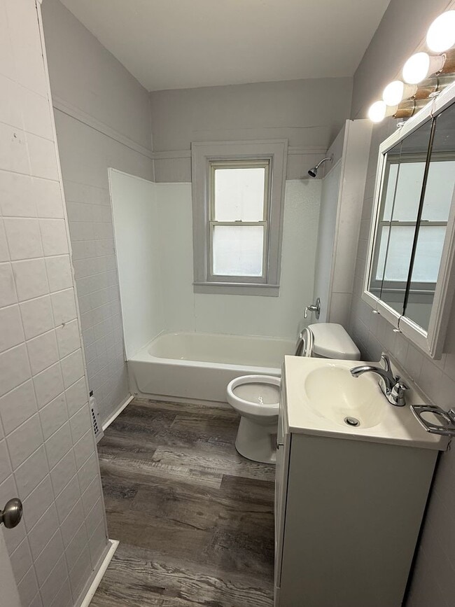 Building Photo - 3bd Single Cash Pay/Section 8