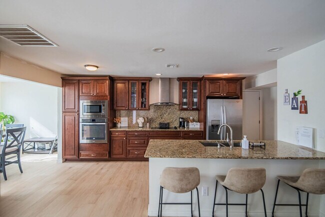 Building Photo - 6411 E Thunderbird Rd