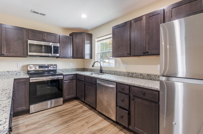 Building Photo - 936 Warrior Hill Dr