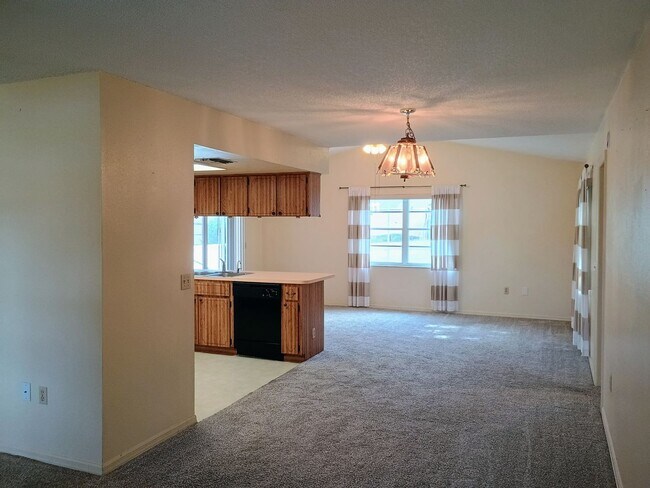 Building Photo - Pool. Privacy. Perfect location. Available now!