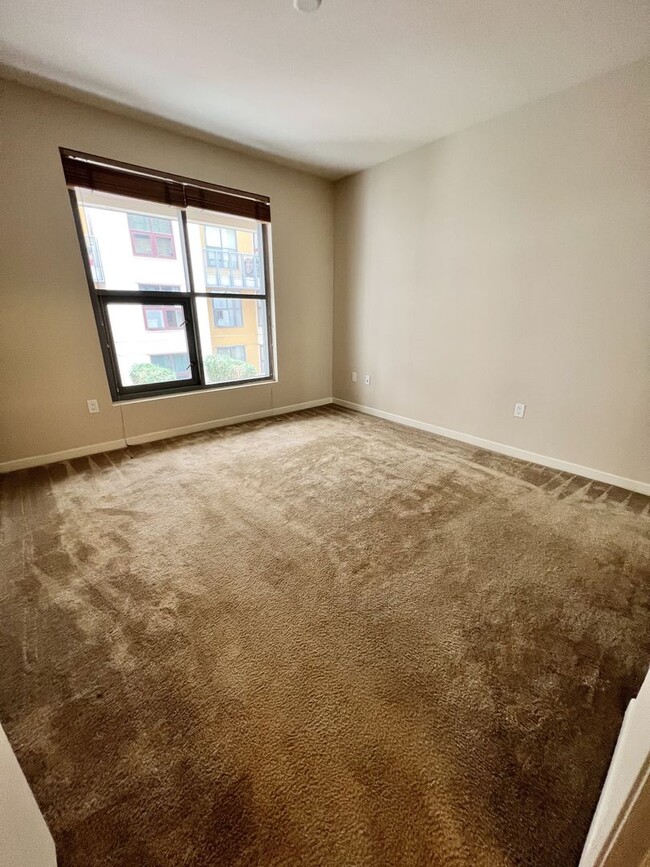 Building Photo - 1 Bed/1 Bath Unit in the Metrome Building!