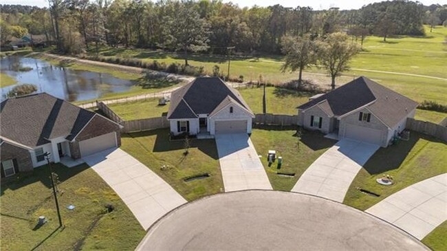 Building Photo - Golf Course and Pond Views