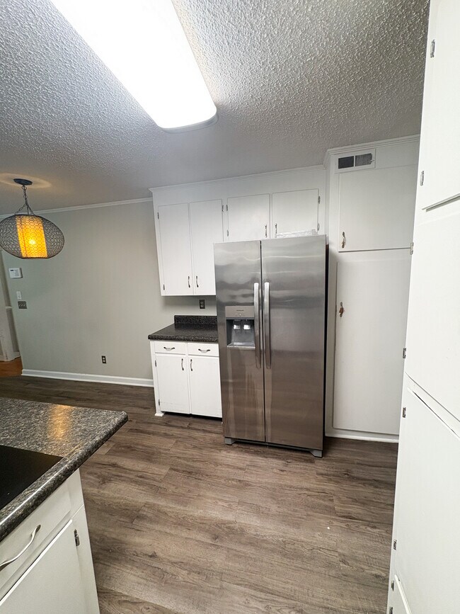 Building Photo - 1 Delane Dr