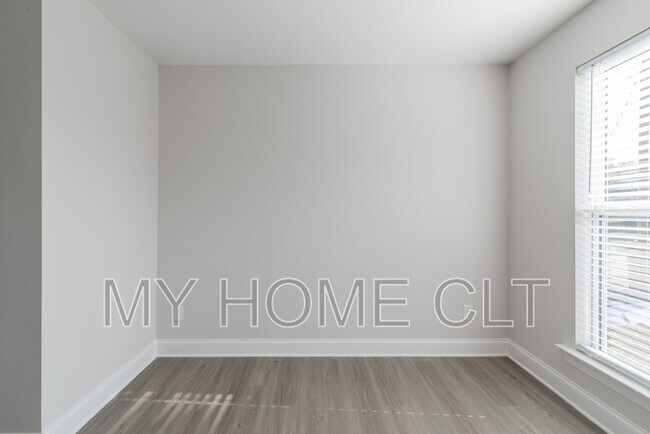 Building Photo - 3636 Trull St