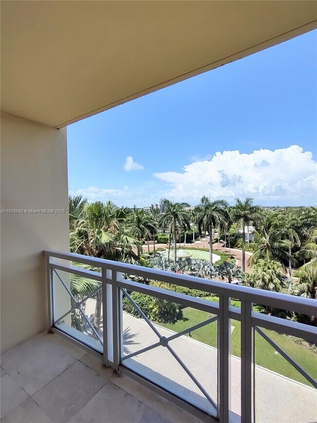 Building Photo - 445 Grand Bay Dr