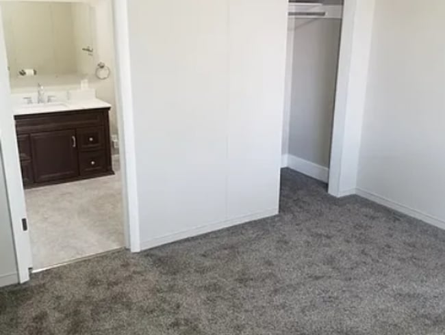 Building Photo - CHARMING 2 BED 1 BATH HOME IN ST ANTHONY