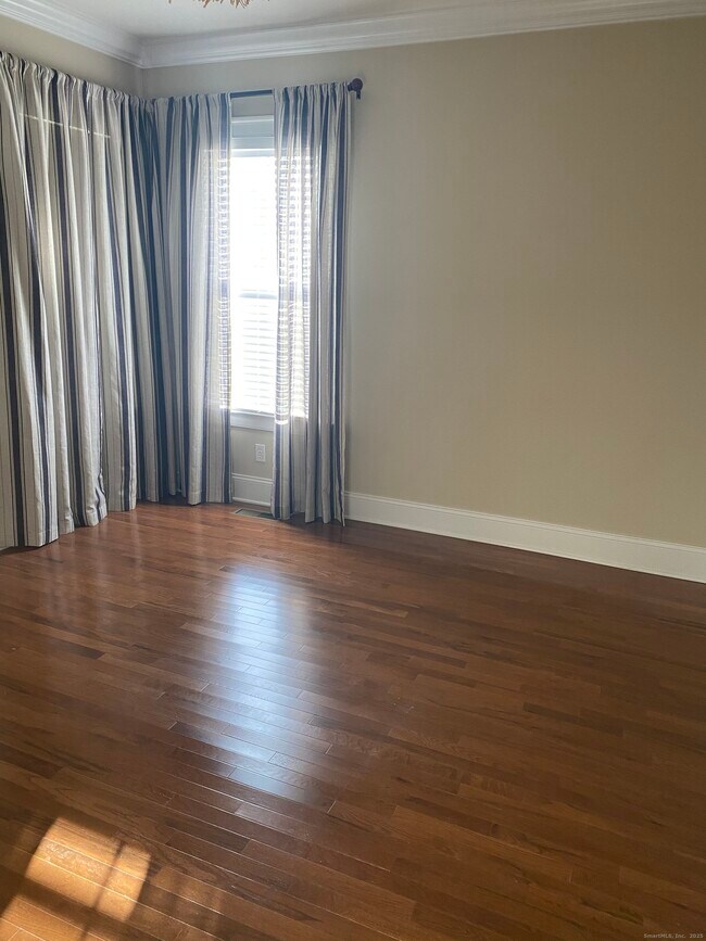 Building Photo - 103 W Broad St