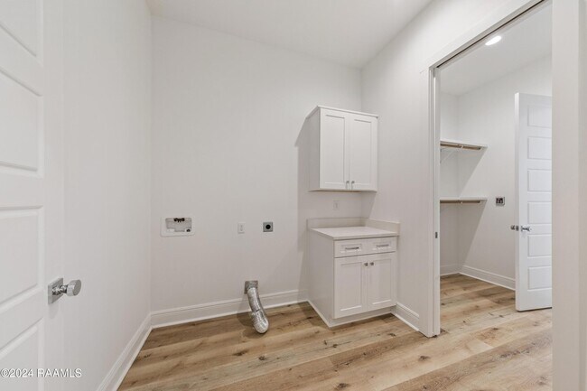 Building Photo - 400 Croft Row