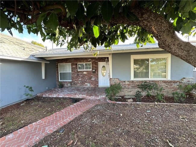 Primary Photo - 23018 Hartland St