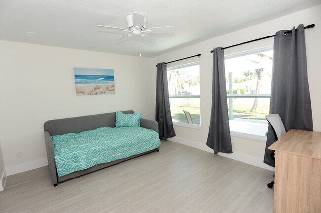 Building Photo - ANNUAL RENTAL Naples Park 3 Bedroom // 2 Bathroom Single Family Home