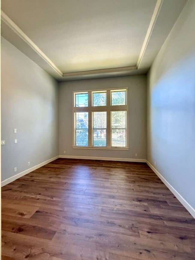 Building Photo - Stunning 4-Bedroom Aspen Rim Home in Bend!