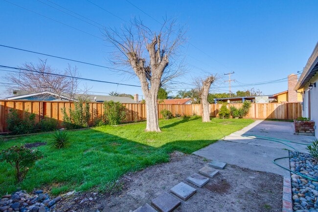 Building Photo - 1425 Sunshadow Ln