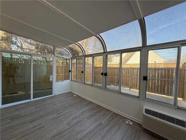 Building Photo - 3859 Meadow Creek Dr