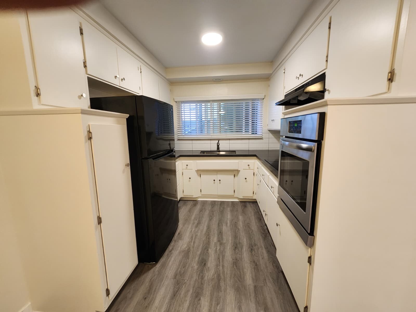 Building Photo - 701 S Osage Ave