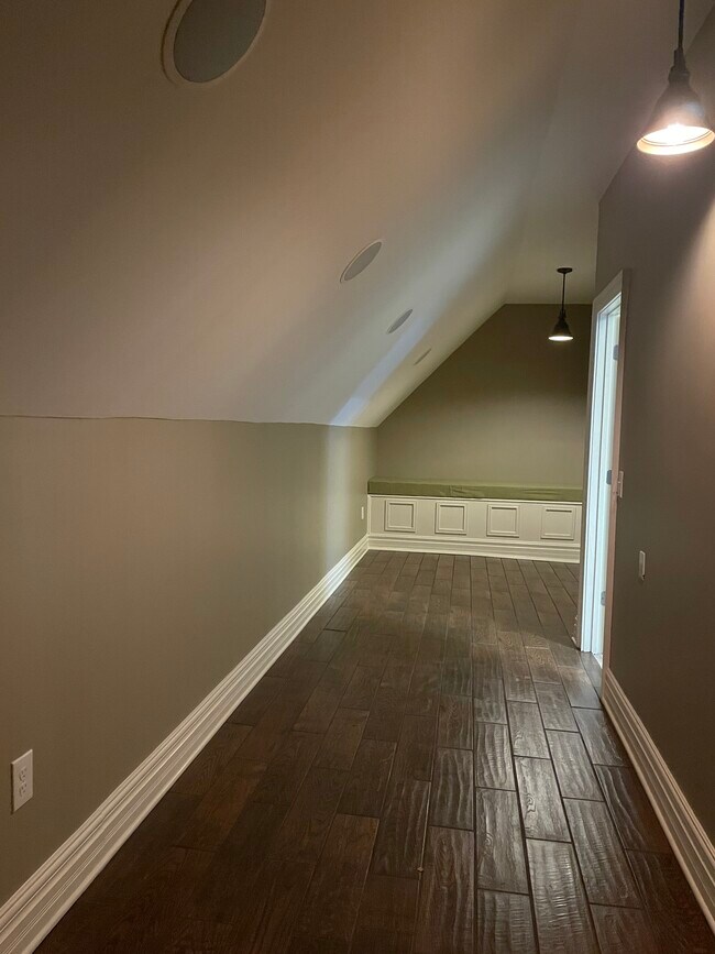 Building Photo - 5000 Wildeoak Trail