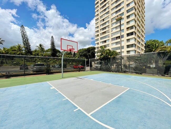 Building Photo - 1060 Kamehameha Hwy